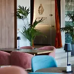 Akrothea & Lounge