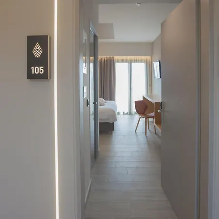 Akrothea & Lounge 酒店