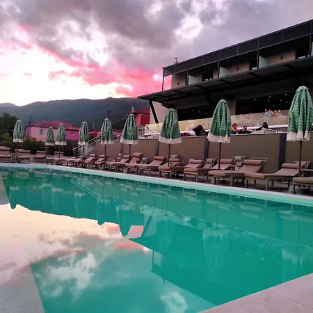 酒店 Akrothea & Lounge 特里波利斯