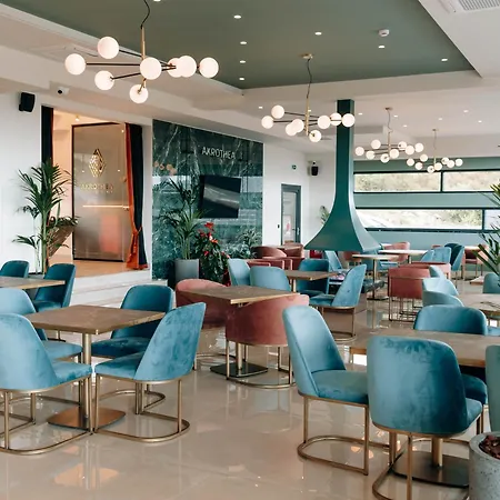 Akrothea & Lounge * Trípoli