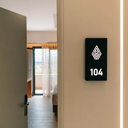 Akrothea Suites&lounge