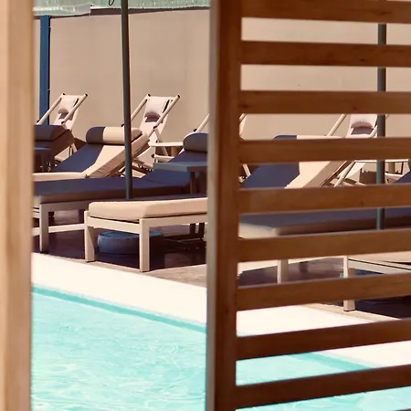 Hotel Akrothea Suites&lounge *