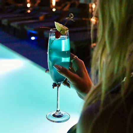 Akrothea Suites&lounge