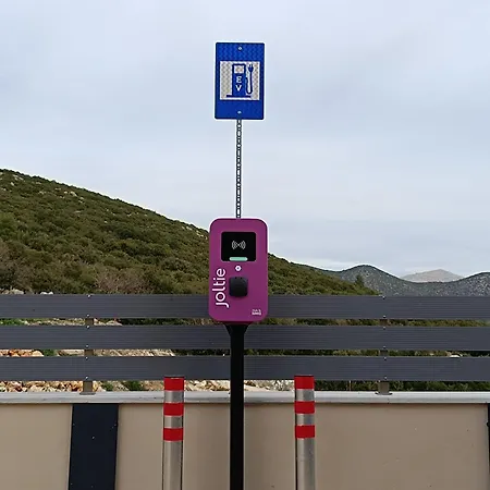 Akrothea & Lounge * 特里波利斯