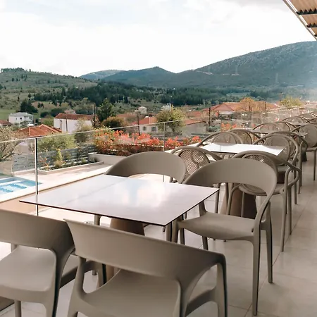 酒店 Akrothea & Lounge 特里波利斯