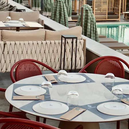 Hotel Akrothea Suites&lounge *