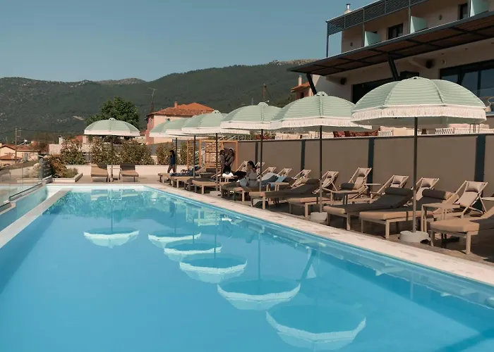 Akrothea & Lounge Hotel