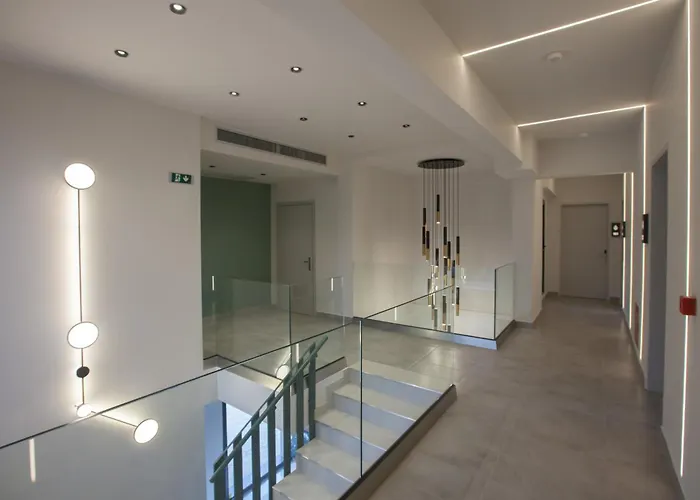 Akrothea & Lounge Hotel *