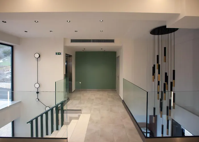 Akrothea & Lounge Hotel