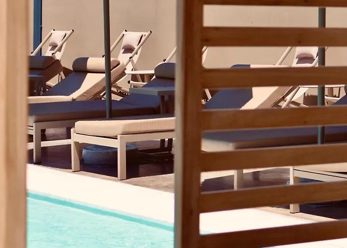 Hotel Akrothea & Lounge *