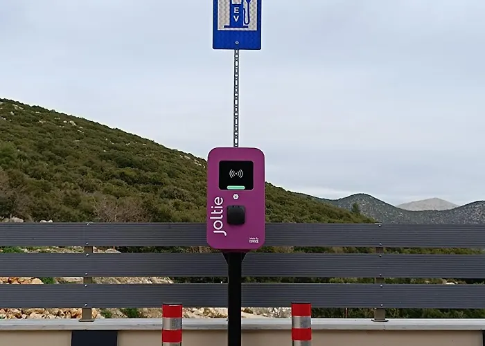 Akrothea & Lounge * Trípoli